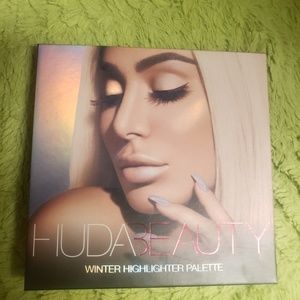 Huda Beauty Winter Highlight Palette